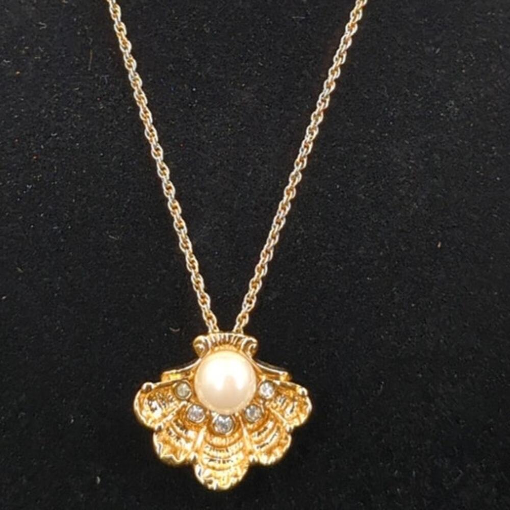Fashion Necklace Vintage Scalloped Gold-Tone Pearl crystal Fan Pendant Necklace